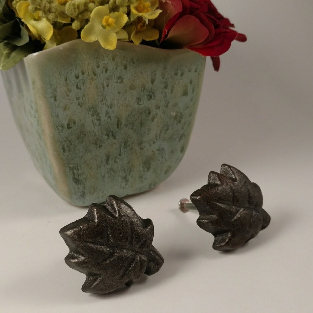 Bronze Toned Metal Leaf Drawer Pulls